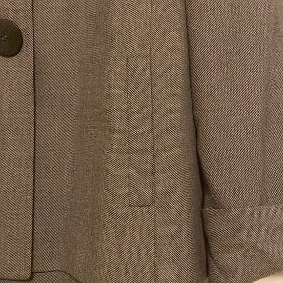 Two Piece Gray Tahari Suit Size 8 - Picture 2 of 10